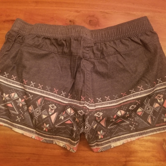 Short Roxy Girl - Picture 4 of 5